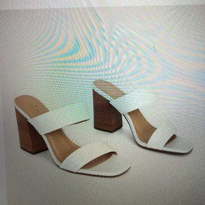ISO Lulu's Tierra white nappa sandals, size 6